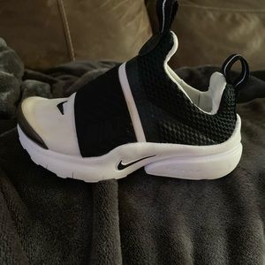 Boys Nike size 9c